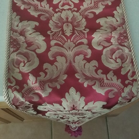 RARE AUSTIN HORN CHRISTMAS HOLIDAY RED & GOLD TABLE RUNNER CENTERPIECE TASSEL - Picture 14 of 16